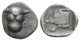 Phocis, Federal Coinage Obol circa 485-480, AR 10mm., 0.85g. Frontal bull’s head. Rev. Boar forepart in incuse square. Williams 51 (O.35 / R.28). BCD ...