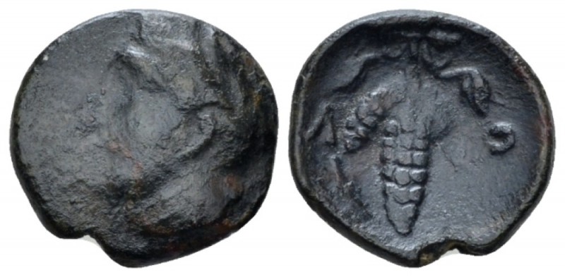 Locri Opuntii, Lokris Opuntii Bronze IV cent., Æ 14.00 mm., 2.43 g.
Helmeted he...