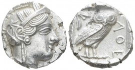 Attica, Athens Tetradrachm circa 450, AR 24.40 mm., 17.17 g.
Head of Athena r., wearing Attic helmet decorated with olive wreath and palmette. Rev. O...