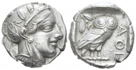 Attica, Athens Tetradrachm circa 450, AR 23.60 mm., 17.16 g.
Head of Athena r., wearing Attic helmet decorated with olive wreath and palmette. Rev. O...