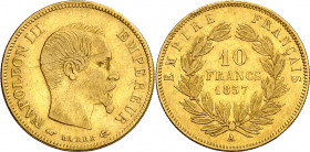 Francia. 1857. Napoleón III. A (París). 10 francos. (Fr. 576a) (Kr. 784.3). Rayita. AU. 3,19 g. MBC-/MBC.