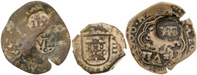 Lote de 3 monedas de cobre de los Austrias, 2 con resellos. A examinar. BC/BC+.