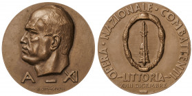 Italia. Año 11 (1932). Mussolini. Opera Nazionale Combaltenti. Grabador: Romagnoli. Bronce. 54,89 g. Ø45 mm. S/C-.
