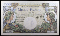 Francia. 1940. Banco de Francia. 1000 francos. (Pick 96a). 19 de diciembre. Firmas: H. de Bletterie, P. Rousseau y R. Favre-Gilly. Dobleces. Escaso as...