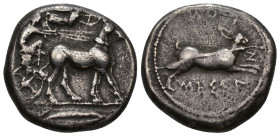 GRECIA ANTIGUA. SICILIA. MESSANA. Tetradracma (461-396 a.C.). A/ Biga de mulas a der. coronadas por Niké, en exergo hoja de olivo. R/ Liebre corriendo...