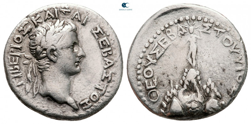 Cappadocia. Caesarea. Tiberius AD 14-37. 
Drachm AR

19 mm, 3,58 g



ver...