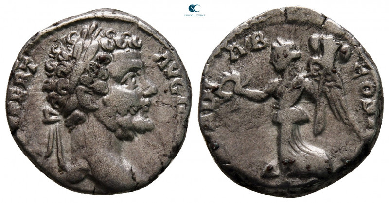 Septimius Severus AD 193-211. Rome
Denarius AR

17 mm, 3,24 g



very fin...