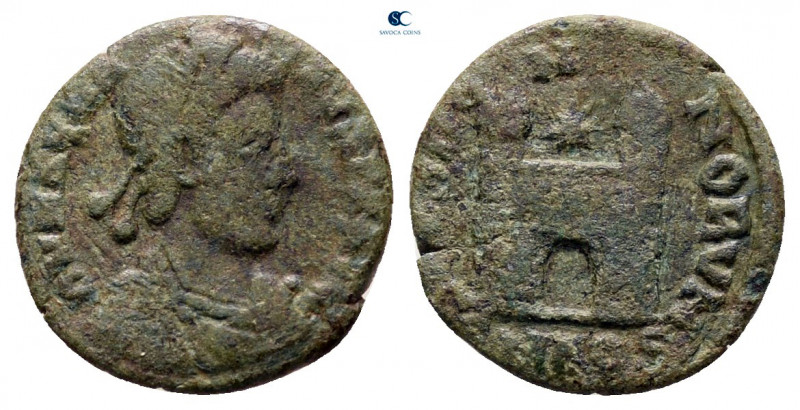 Magnus Maximus AD 383-388. Aquileia
Follis Æ

12 mm, 0,87 g



nearly ver...