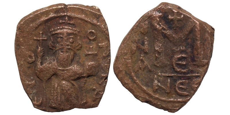 Constans II, 641-668. Follis (bronze, 2.60 g, 19 mm), Constantinople. EN T૪TO NI...