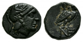 AEOLIS, Neonteichos. Ae9. (Ae. 1,05g/9mm). Siglo III-Siglo II a.C. (SNG Von Aulock 1670). Anv: cabeza con casco de Atenas a derecha. Rev: Búho estante...