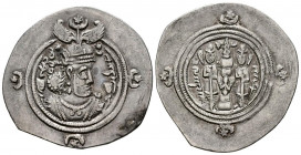 IMPERIO SASANIDA, Khusro II. Dracma. (Ar. 3,54g/31mm). Año 34. AHM (Hamadan). (Göbl-II/3). Anv: Busto coronado y drapeado de Khusro II a derecha. Rev:...