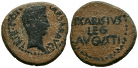 EMERITA AUGUSTA (Mérida, Badajoz). As. (Ae. 13,29g/28mm). 27 a.C. (FAB-986). Anv: Cabeza de Augusto a derecha, alrededor leyenda: CAESAR AVGVS TRIBVN ...