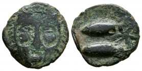 GADES (Cádiz). Calco. (Ae. 2,18g/17mm). 300-200 a.C. (FAB no cita; ACIP no cita). Anv: Cabeza de Melkart de frente con piel de león. Rev: Dos atunes a...