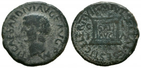 ILICI (Elche, Alicante). Semis. (Ae. 6,96g/22mm). 14-36 d.C. (FAB-1526). Anv: Cabeza de Tiberio a izquierda, alrededor leyenda: TI CAESAR DIVI AVG F A...