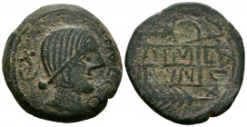 OBULCO (Porcuna, Jaén). As. (Ae. 14,20g/28mm). 220-20 a.C. (FAB-1819). Anv: Cabeza femenina a derecha, detrás creciente y letra Ta, delante leyenda: O...