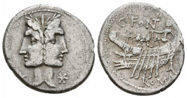 GENS FONTEIA. Denario. (Ar. 3,22g/20mm). 114-113 a.C. Sur de Italia. (FFC 713; Crawford 290/1). Anv: Cabeza bifronte de Fontus, hijo de Jano, debajo d...