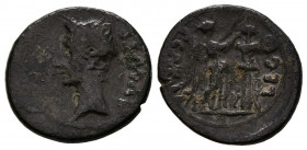 AUGUSTO. Quinario. (Ar. 1,87g/15mm). 25-23 a.C. Emérita Augusta. (RIC 1b). Anv: Cabeza de Augusto a izquierda, detrás leyenda: AVGVSTVS. Rev: Victoria...