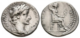 TIBERIO. Denario. (Ar. 3,56g/17mm). 36-37 d.C. Lugdunum. (RIC 30). Anv: Cabeza de Tiberio a derecha, alrededor leyenda: TI CAESAR DIVI AVG AVGVSTVS. R...