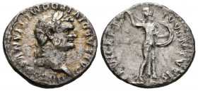 DOMICIANO. Denario. (Ar. 2,85g/18mm). 80 d.C. Roma. (RIC 268). Anv: Cabeza laureada de Domiciano a derecha, alrededor leyenda: CAESAR DIVI F DOMITIANV...