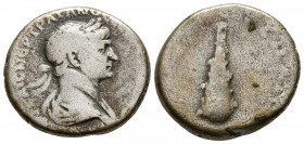 TRAJANO. Didracma. (Ar. 6,29g/21mm). 98-117 d.C. Capadocia. (RPC 3000). Anv: Busto laureado y drapeado de Trajano a derecha, alrededor leyenda griega....