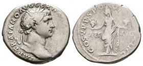TRAJANO. Denario. (Ar. 3,10g/19mm). 103-111 d.C. Roma. (RIC 91). Anv: Cabeza laureada de Trajano a derecha, alrededor leyenda: IMP TRAIANO AVG GER DAC...