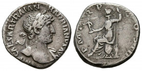 ADRIANO. Denario. (Ar. 3,10g/17mm). 121-123 d.C. Roma. (RIC 77). Anv: Busto laureado de Adriano a derecha con drapeado sobre hombro izquierdo, alreded...