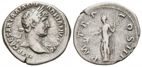 ADRIANO. Denario. (Ar. 3,32g/20mm). 119-120 d.C. Roma. (RIC 225). Anv: Busto laureado de Adriano a derecha con drapeado sobre hombro izquierdo, alrede...