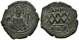 PHOCAS. Follis. (ae. 11,11g/31mm). 606-607 d.C. Nicomedia. (Seaby 659). Anv: Busto de Phocas de frente con túnica consular y portando corona con cruz ...