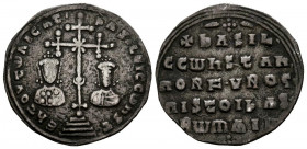 BASILIO II y CONSTANTINO VIII. Miliaresion. (Ar. 2,08g/22mm). 977-989 d.C. Constantinopla. (Seaby 1810). Anv: Dos bustos coronados y drapeados de Basi...