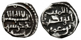 ALMORAVIDES, Abu Bakr Ibn Umar. Quirate. (Ar. 0,99g/11mm). 450-480H. (Vives 1443; Hazard 888). MBC.