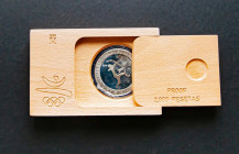JUAN CARLOS I (1975-2014). 2000 Pesetas. (Ar. 27,00g/40mm). 1990. FNMT. Barcelona'92 Series. Tiro con arco. PROOF. Incluye cápsula y estuche de madera...