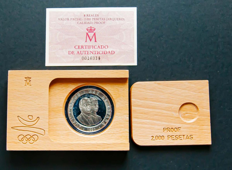 JUAN CARLOS I (1975-2104). Conjunto de 4 estuches de 2000 Pesetas acuñados en 19...