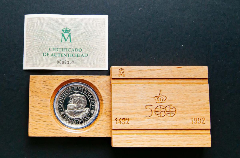 JUAN CARLOS I (1975-2014). 5000 Pesetas. (Ar. 54,00g/40mm). Serie Quinto Centena...