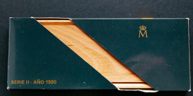 JUAN CARLOS I (1975-2014). Estuche completo compuesto por 5 monedas en plata de valores comprendidos entre 2000 y 100 Pesetas. Quinto Centenario. 1990...