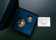 FELIPE VI (2014-?). Medalla de Proclamación. (Ar. 27,00g/40mm). 2014. Madrid. FNMT. Incluye moneda de 2 Euros conmemorativa. Estuche original y certif...