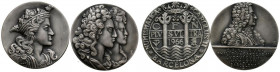 ESPAÑA. Pareja de medallas conmemorativas de plata de Carlos II y Dinastía de los Borbones emitidas en 1966 y 1977 por el Círculo Filátelico y Numismá...