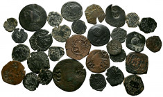 MONARQUÍA ESPAÑOLA. Interesante conjunto formado por decenas monedas de cobre y vellón acuñados durante los reinados de Felipe II y Felipe III. Difere...