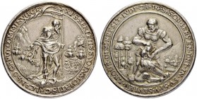 DEUTSCHLAND - Erzgebirge
Silbermedaille o. J. Christus mit Fahne tritt auf eine Schlange. Rv. Samson erwürgt den Löwen. 41.9 mm. 24.61 g. Goppel 68. ...