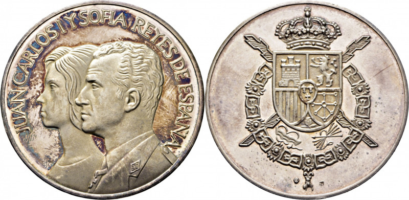 JUAN CARLOS I y SOFÍA. Reyes de España. Medalla. Sus bustos y el escudo de la ca...