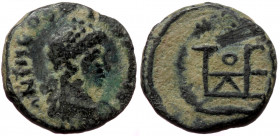 Theodosius II (402-450), Constantinopolis, AE nummus (Bronze, 12,0 mm, 1,14 g), 445-450. Obv: D N THEODO[SIVS P F AVG], pearl-diademed and draped bust...