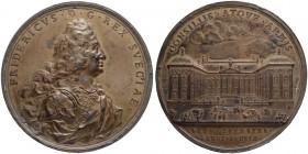 SCHWEDEN
Friedrich I. 1720-1751. Zinnmedaille 1731. Auf das Riddarhuset (Ritterhaus) in Stockholm. Stempel von J. C. Hedlinger. Geharnischtes Brustbi...