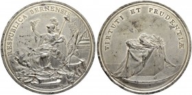 SCHWEIZ - BERN
Stadt und Kanton. Medaillen. Zinnmedaille 1752. Verdienstmedaille. Stempel von J. C. Hedlinger. Thronende Minerva mit Palm- und Lorbee...