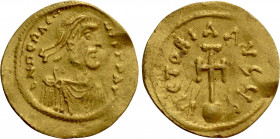 HERACLIUS (610-641). GOLD Semissis. Constantinople