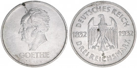 3 Reichsmark, 1932 D
Deutsches Reich. zum 100. Todestag Goethes. 15,00g
J.350
grober Schrötlingsfehler
vz