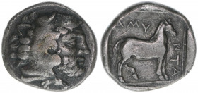 Mazedonien Amyntas III. 393-369 BC
Griechen. Didrachme, 393-369 BC. Kopf des Herakles mit Löwenskalp - stehendesd Pferd im vertieften quadratischen Fe...