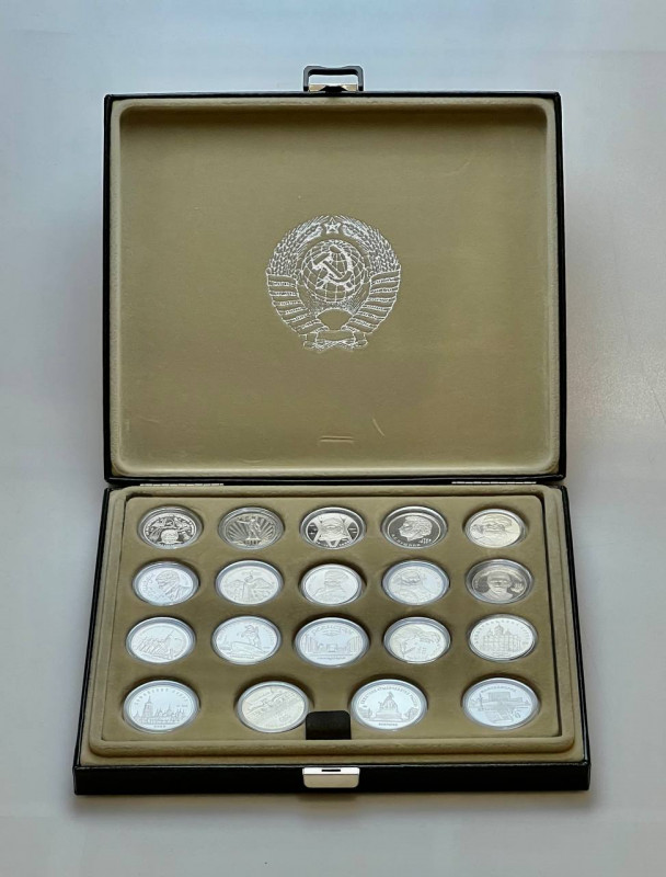 Russia - USSR Set of 33 Coins & Medal 
Copper - nickel; Proof; In nice leather ...