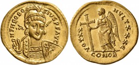 Theodosius II, 402-450. Solidus (Gold, 21 mm, 4.41 g, 12 h), Constantinopolis, 422-423. D N THEODO-SIVS P F AVG Pearl-diademed, helmeted and cuirassed...