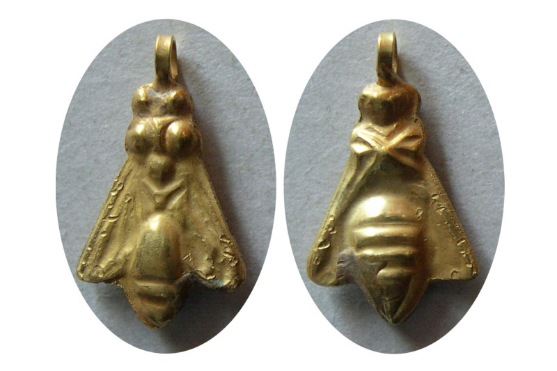 PHOENICIA, Circa 500 BC. Early Phoenician gold Bee pendent (0.39 gm; 14mm x 8mm)...