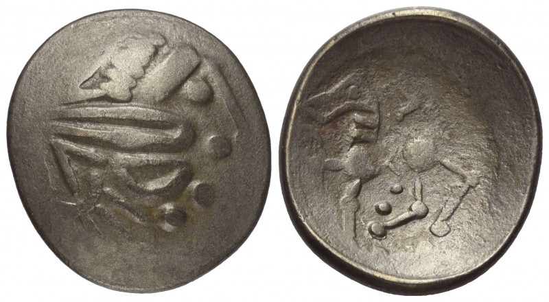 Ostkelten. Muntenien. Typ 'Sattelkopf'.

 Tetradrachme (Silber).
Vs: Stark st...