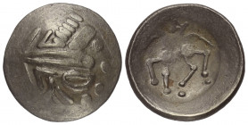 Ostkelten. Muntenien. Typ 'Sattelkopf'.

 Tetradrachme (Silber).
Vs: Stark stilisierter Kopf des Zeus mit Lorbeerkranz rechts.
Rs: Stark stilisier...